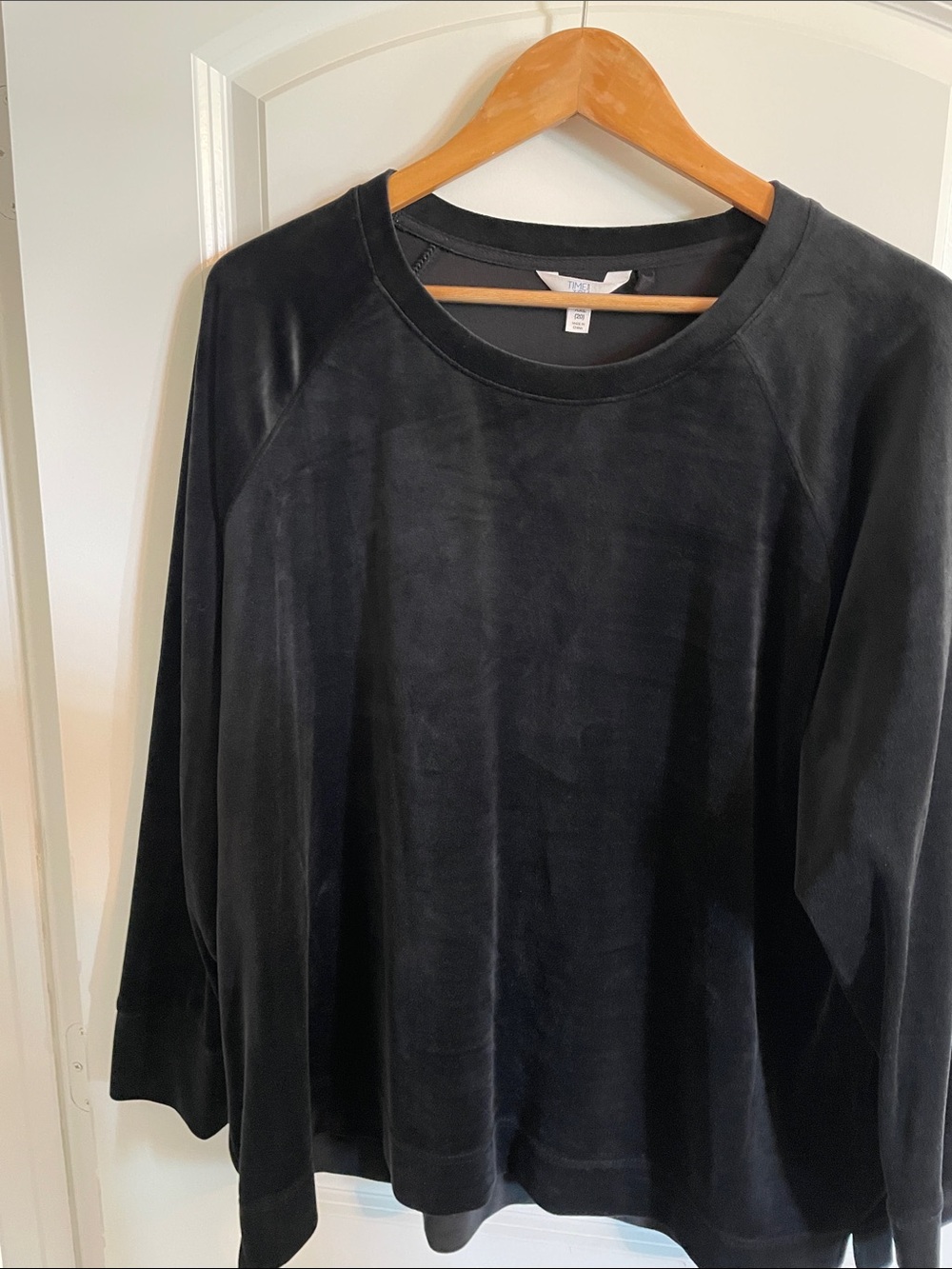 Time and Tru Black Velour Plus SZ XXL (20) Pullover Sweatshirt w side vents
